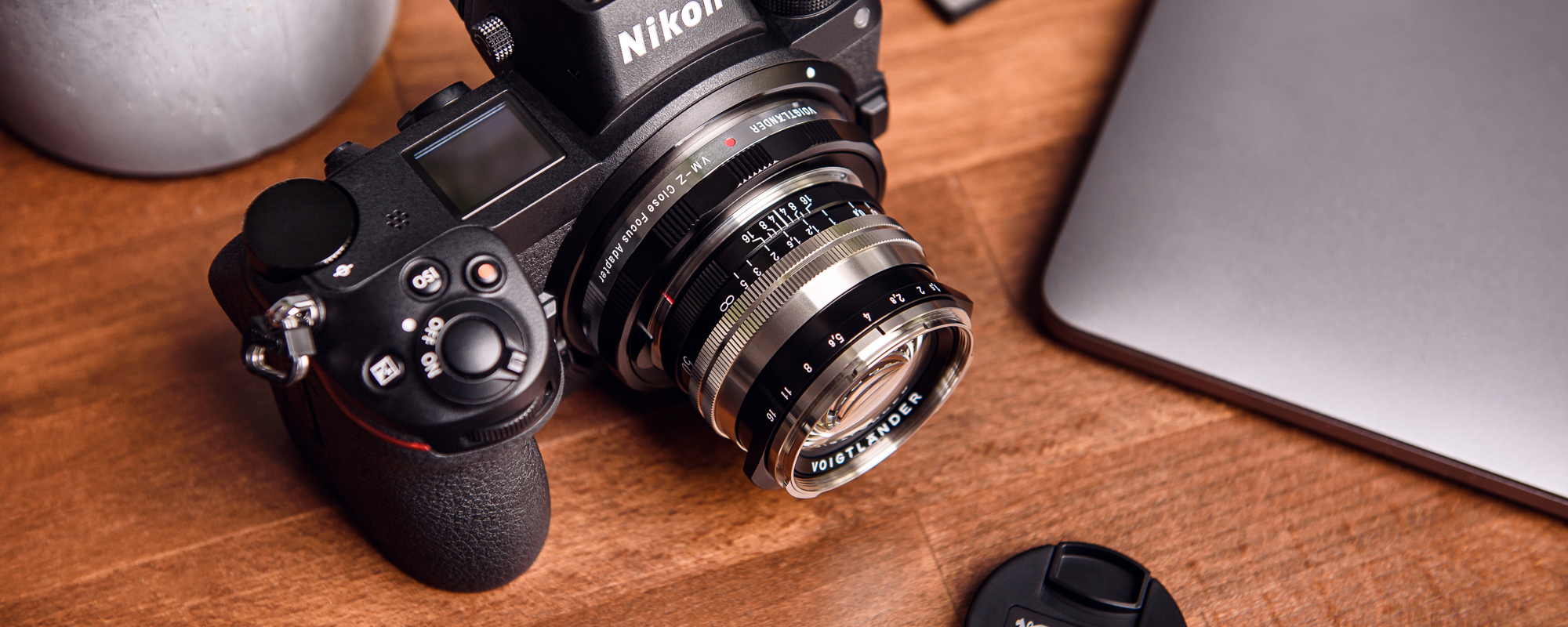 Obiektyw Voigtlander Nokton II 50 mm f/1,5 do Leica M - MC, niklowy na aparacie